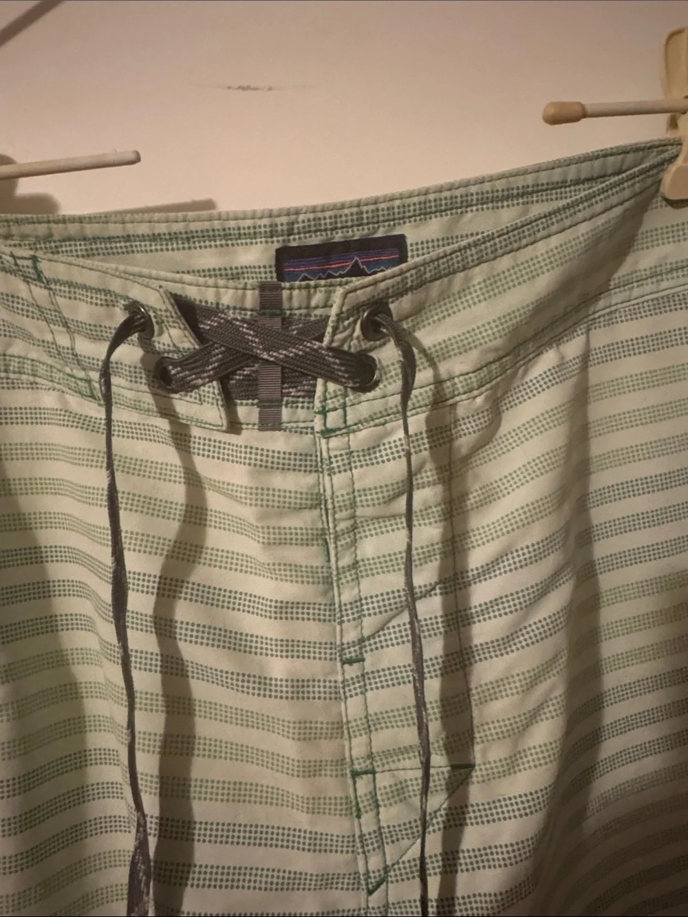Men's Patagonia Wavefarer Board Shorts green striped size 32